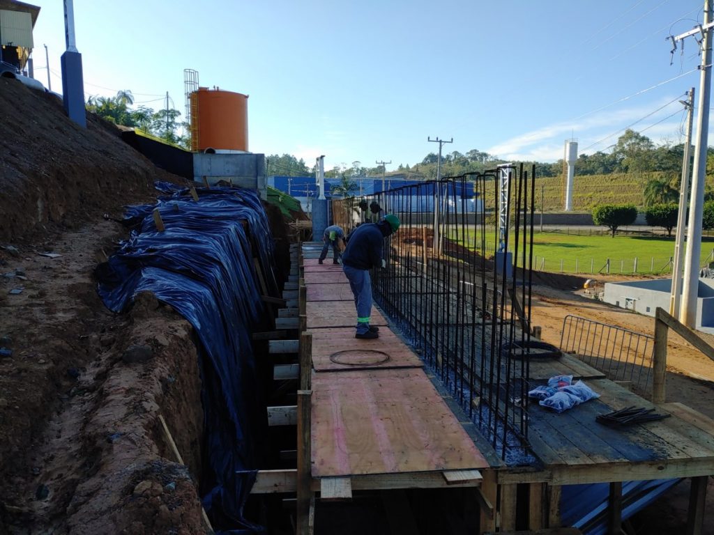 Muro de Contenção - Industria Frigorífico Gessner em Timbó/SC