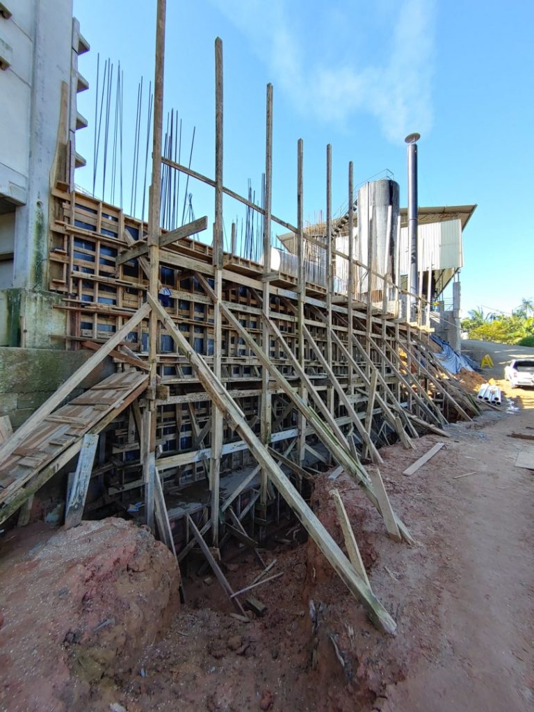 Muro de Contenção - Industria Frigorífico Gessner em Timbó/SC