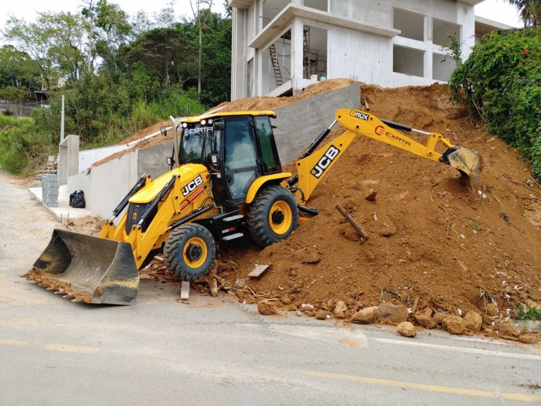 LOCAÇÃO DE EQUIPMENTO DE TERRAPLANAGEM EM BLUMENAU E REGIÃO DO VALE DO ITAJAÍ/SC