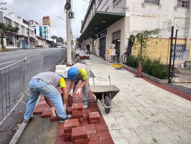 PAVIMENTAÇÃO ASFÁLTICA, PAVER INTERTRAVADO, DRENANTE EM BLUMENAU E REGIÃO DO VALE DO ITAJAÍ/SC