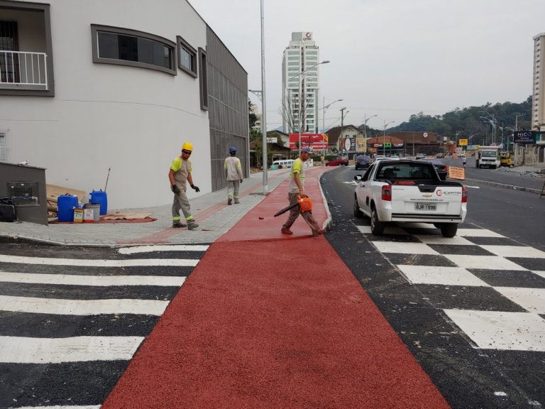 PAVIMENTAÇÃO ASFÁLTICA, PAVER INTERTRAVADO, DRENANTE EM BLUMENAU E REGIÃO DO VALE DO ITAJAÍ/SC