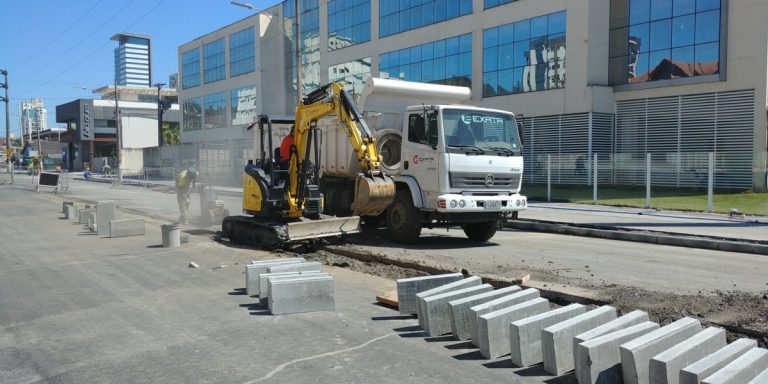 PAVIMENTAÇÃO ASFÁLTICA, PAVER INTERTRAVADO, DRENANTE EM BLUMENAU E REGIÃO DO VALE DO ITAJAÍ/SC